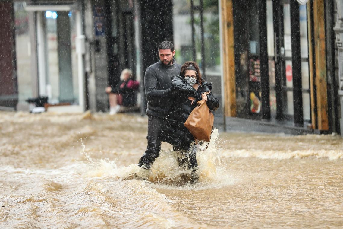 NOODWEER. Infrabel legt treinverkeer stil in het zuiden van het land