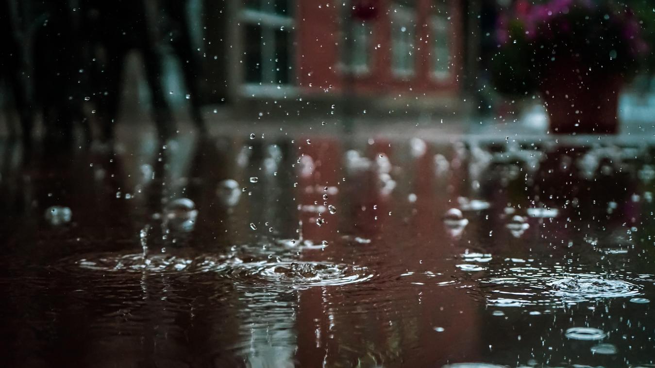 WEERBERICHT. Non-stop regen, behalve in het westen
