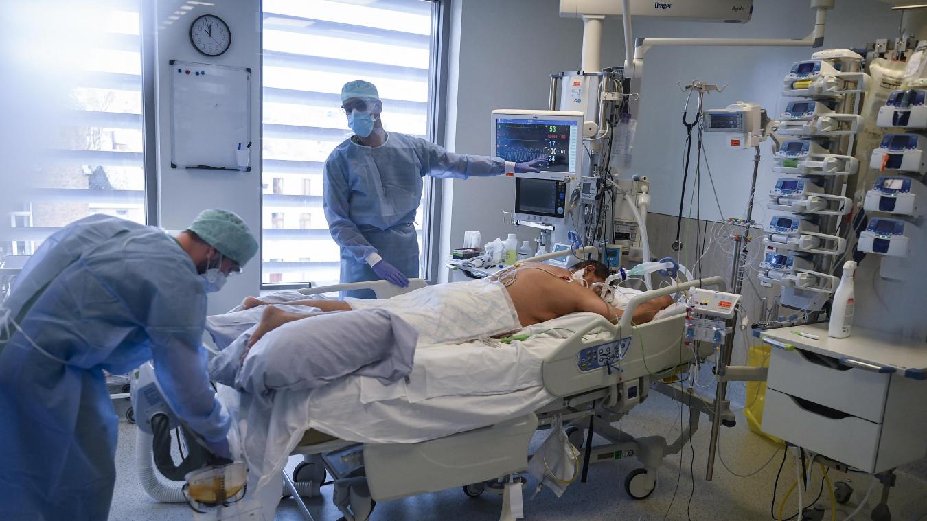 Studie toont aan: helft van opgenomen coronapatiënten heeft complicaties