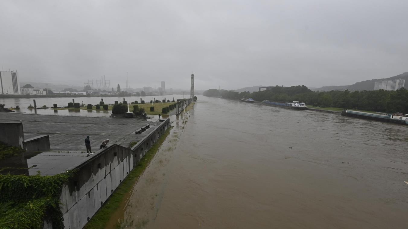 Noodweer in België: crisisoverleg in Maaseik, overstromingen blijven mogelijk