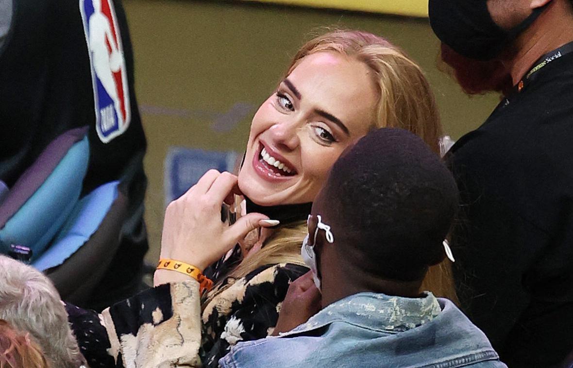 Adele duikt weer op in het openbaar (foto’s)