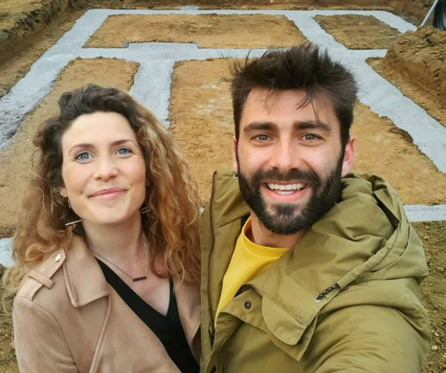Kersverse papa Sieg De Doncker glundert met dochtertje in de armen (foto)