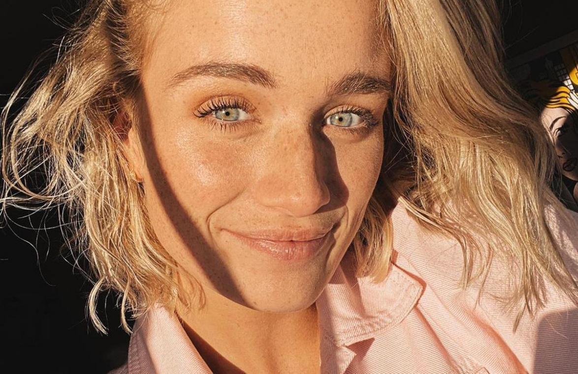 Julie Vermeire schittert in ‘Baywatch’-badpak voor nieuwe reeks (foto)