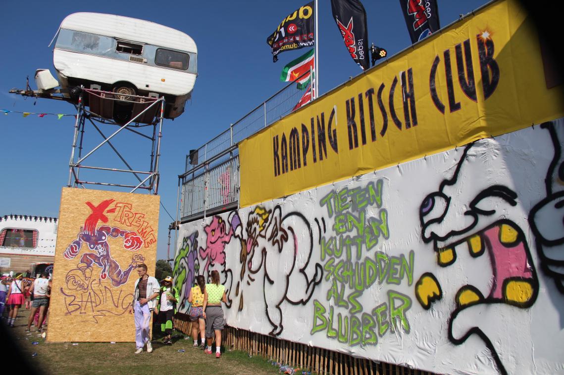Uitverkocht Kamping Kitsch Club verwelkomt 18.000 festivalgangers zonder mondmasker