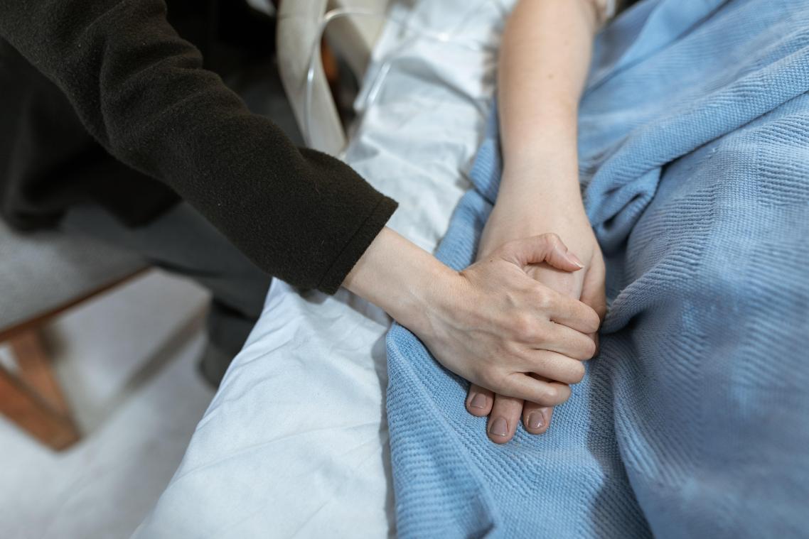 Moeder onthult laatste, hartverscheurende woorden van haar zoon die stierf na corona en anti-vaxxer was