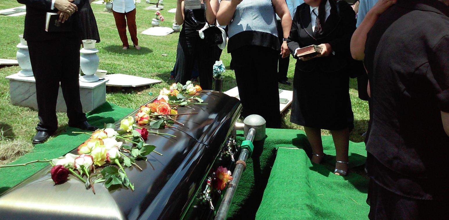 Man ligt klaar om begraven te worden, maar komt plots terug tot leven (video)