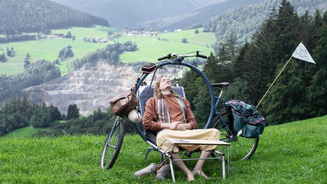 Bizar. De Camping Bike is een fiets en tent in één