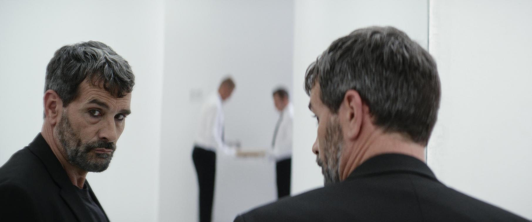MOVIES. Koen De Bouw tatoeëert een vluchteling in ‘The Man Who Sold His Skin’: «Ik wissel graag entertainment af met artistiekere films»