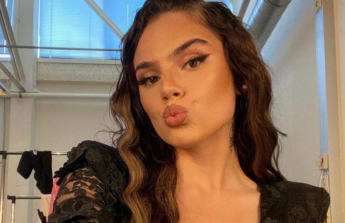 Famke Louise onthult EINDELIJK dat ze samen is met deze ‘Love Island’-deelnemer (foto)