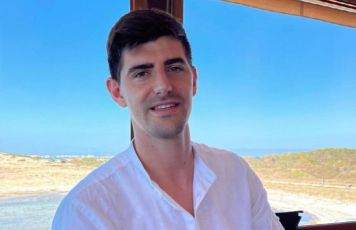 Thibaut Courtois deelt voor het eerst foto met zijn nieuwe vriendin: «Liefde van mijn leven»