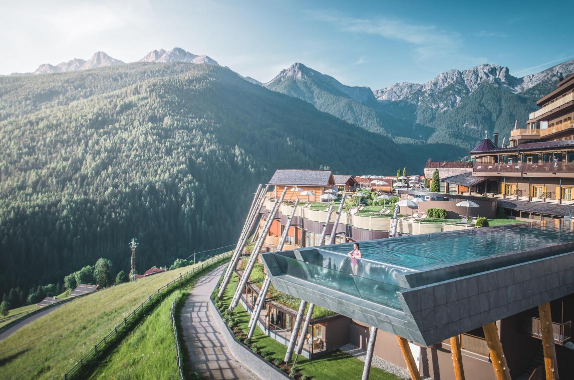 Van helderblauwe meren tot infinity pools: de mooiste zwemplekken in het Italiaanse Zuid-Tirol