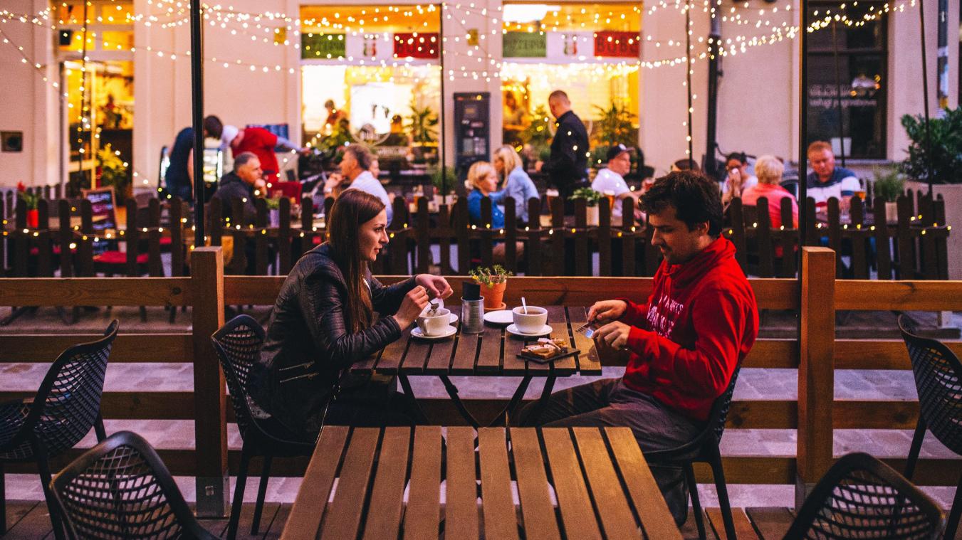 AI. Hier knappen we op af tijdens een dinner date