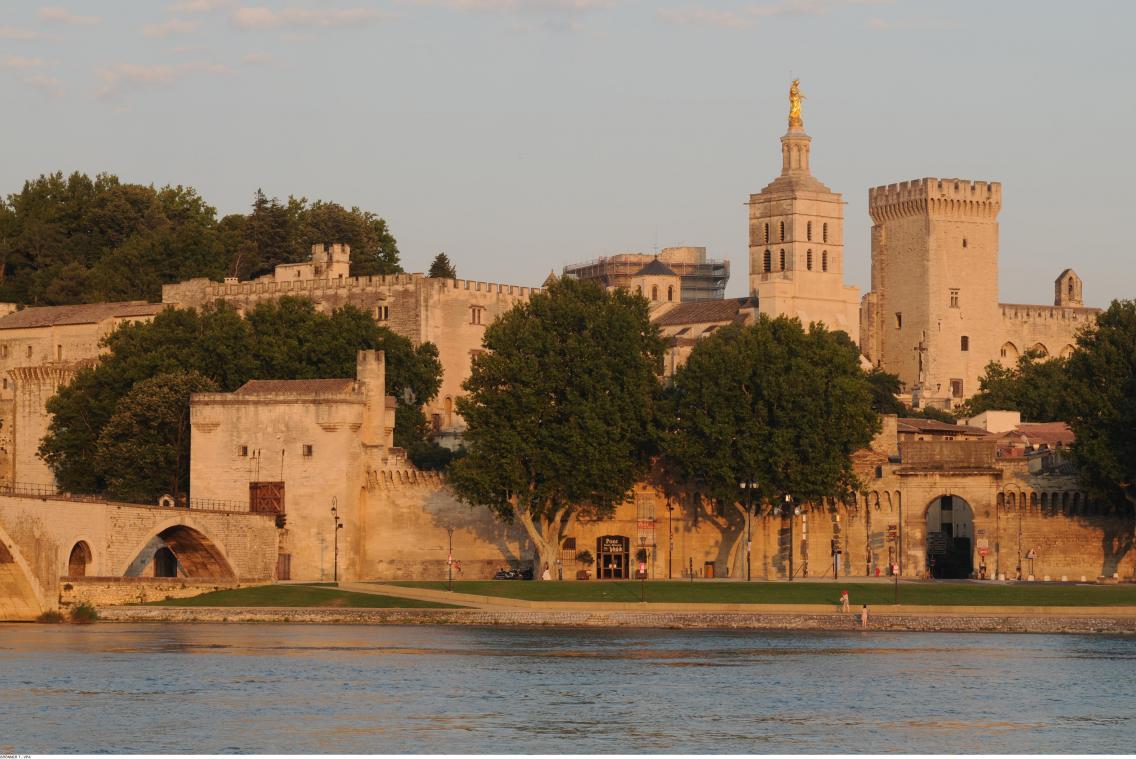 CHECK-IN. Verken Avignon in stijl