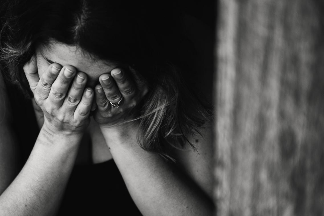 Amerikaanse moeder verliest twee zonen aan Covid-19 in 12 uur tijd: «Laat je alsjeblieft vaccineren»