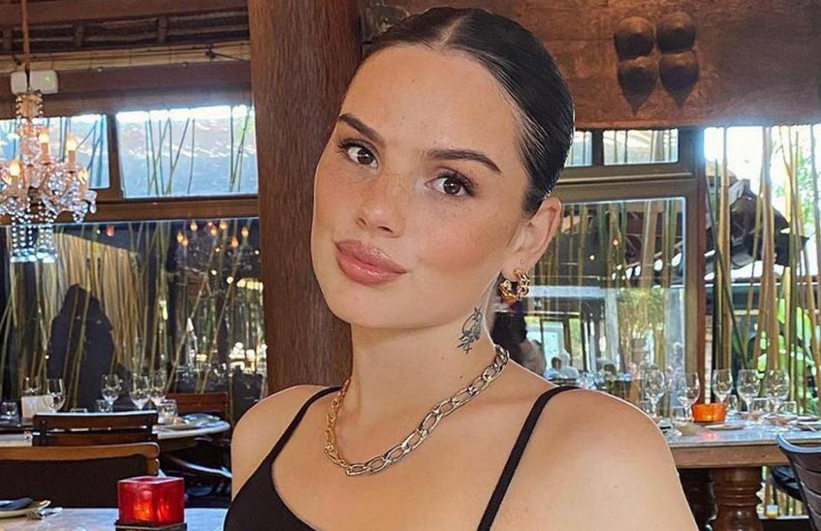 Zwangere Famke Louise toont haar bolle buikje in bikinifoto: «Heel mooi om te zien»