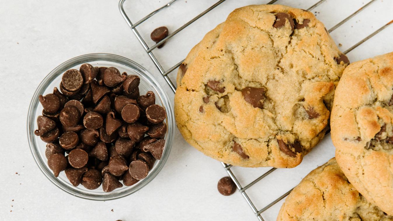 Met dit recept bak je binnen een minuut een overheerlijk koekje
