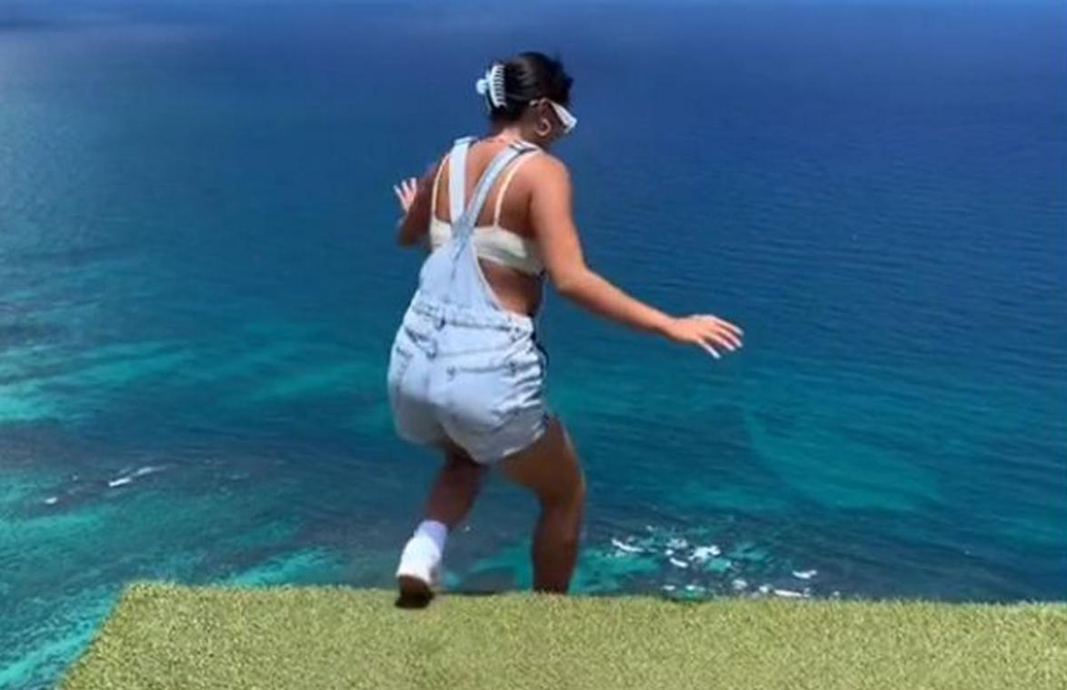 Influencer laat haar volgers schrikken door van klif te springen: «Leeft ze nog!?» (video)