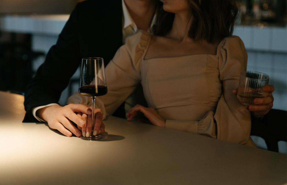 Vrouw gechoqueerd wanneer Tinderdate DIT meebrengt: «Ik wist niet of ik moest huilen of weglopen»