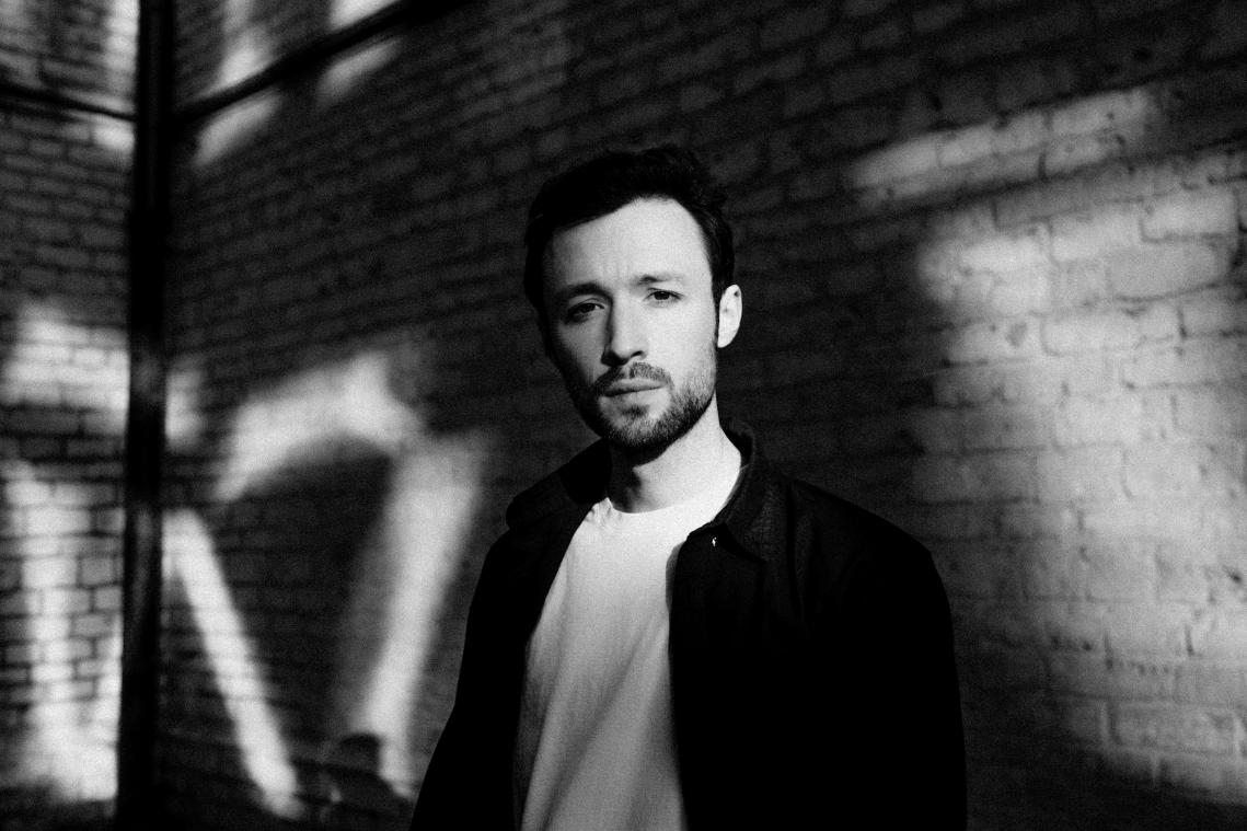 SOUNDCHECK. Yong Yello giet zijn struggle for life in debuutalbum: «Zolang ik geen marginaal was die in de goot lag te creperen, had ik geen alcoholprobleem»
