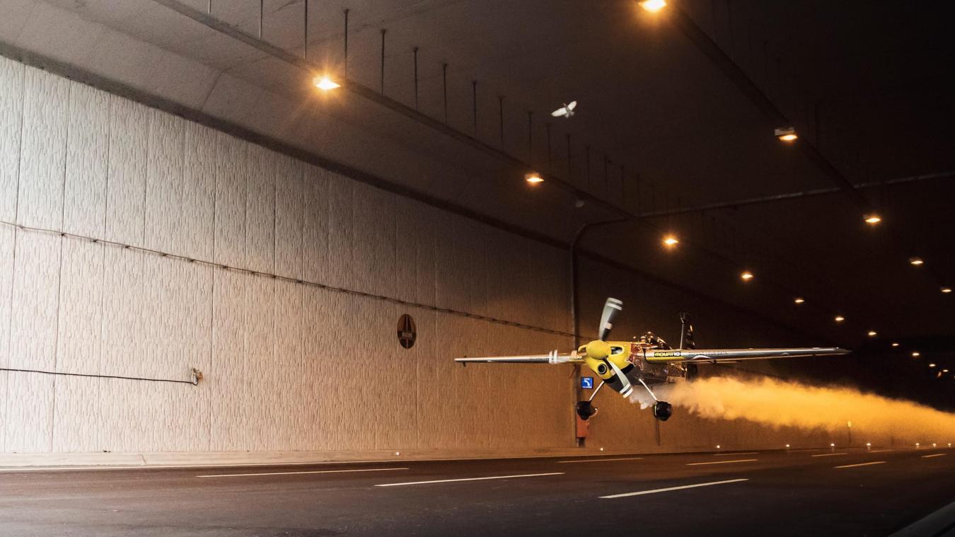 Eerste piloot ooit vliegt door tunnel: «Een droom die uitkomt» (video)