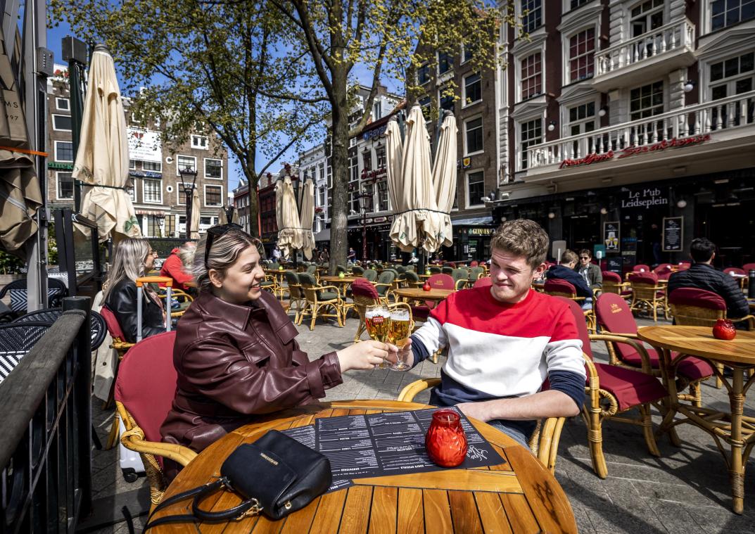 Nederland verplicht coronapas bij horecabezoek