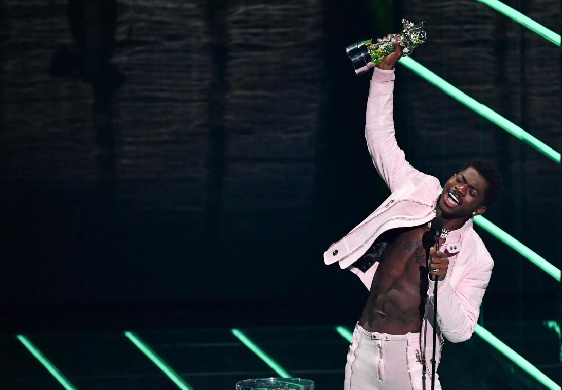 ‘Zwanger’ rapidool schiet hoofdvogel af op de MTV Video Music Awards