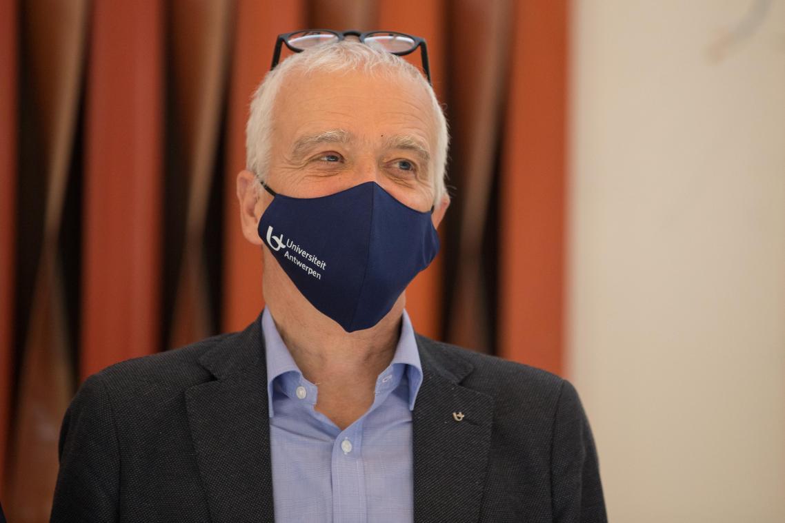 Antwerpse rector wil schachtenverkoop afschaffen: «Geen ritueel van vernedering maar van verwelkoming»