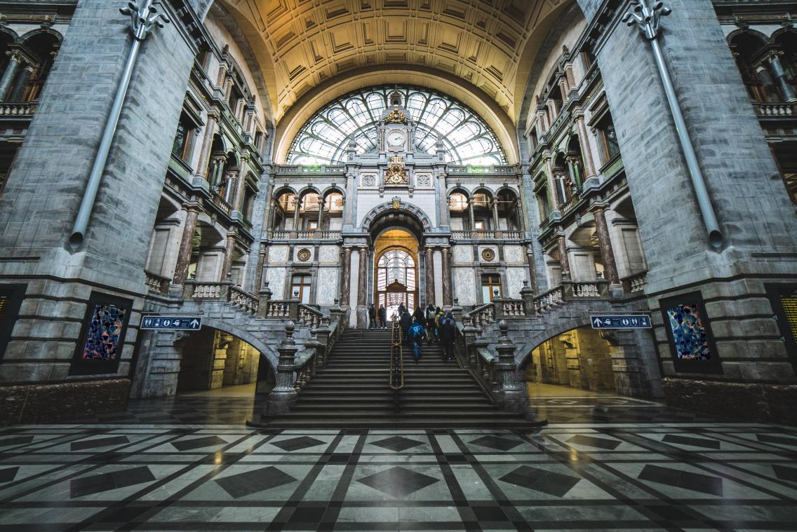 MOBILITY. Spoor naar 's werelds mooiste stations