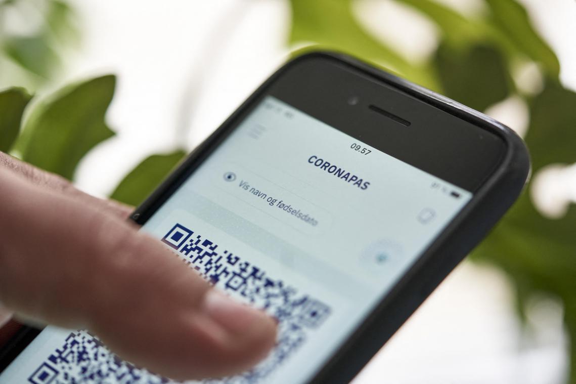 Wie gevaccineerd is maar toch positief test krijgt vanaf nu rood Covid Safe Ticket