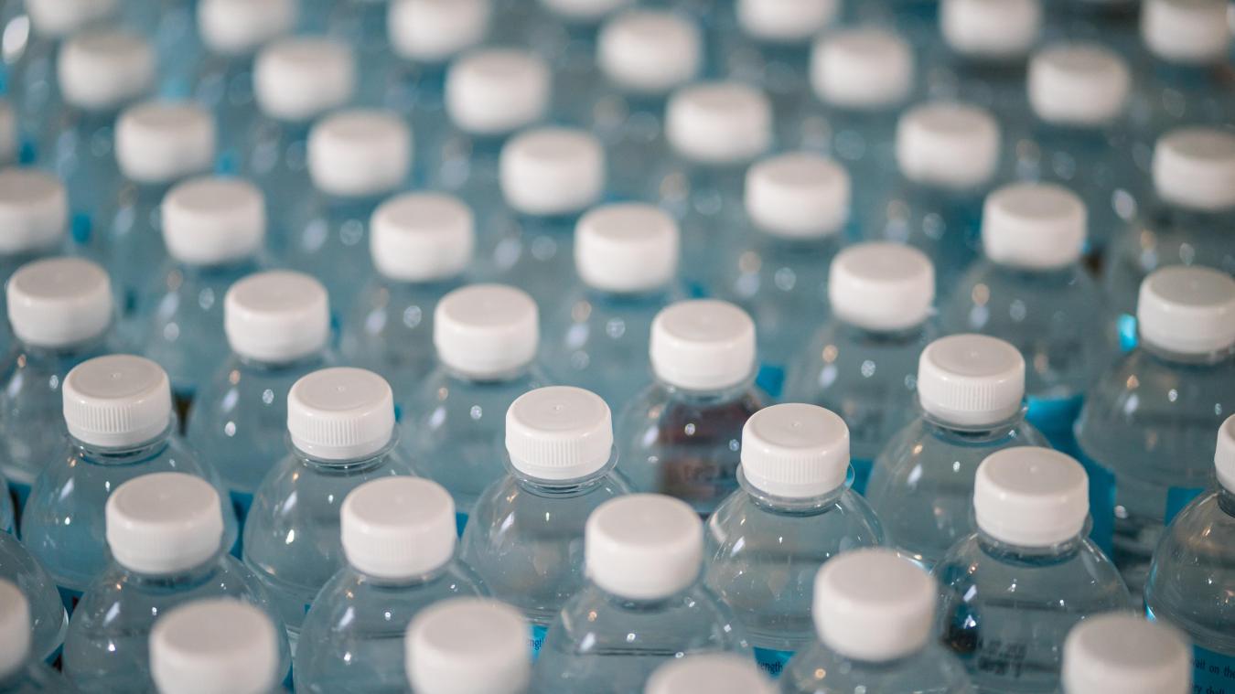 Invoering statiegeld op kleine plastic flesjes in Nederland is een succes