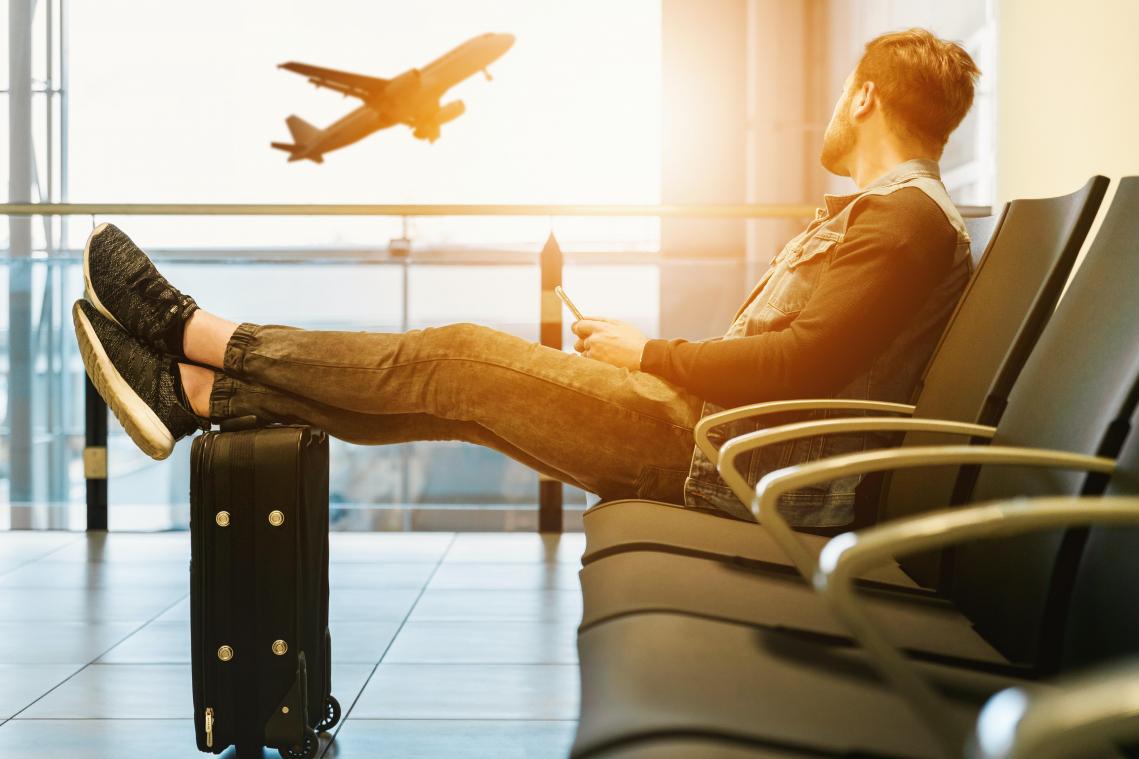 LIFEHACK. Zo smokkel je gratis wat extra bagage mee op het vliegtuig