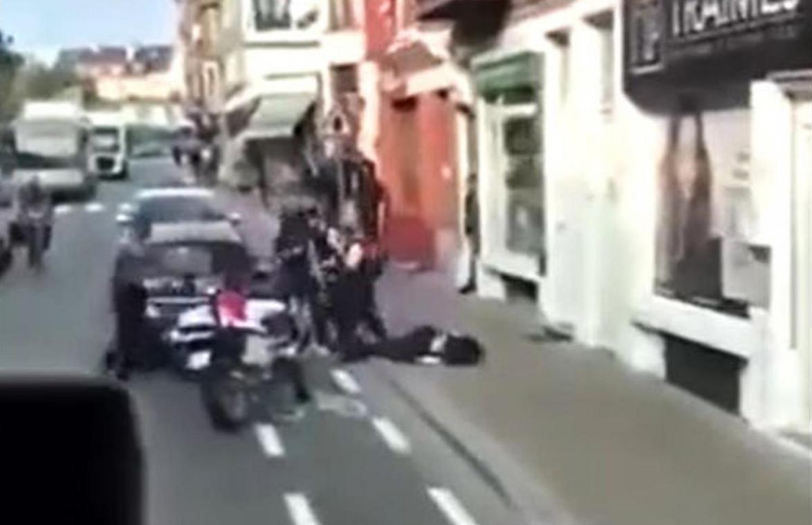 Beelden opgedoken van moment waarop agente in Molenbeek neergeslagen wordt (video)