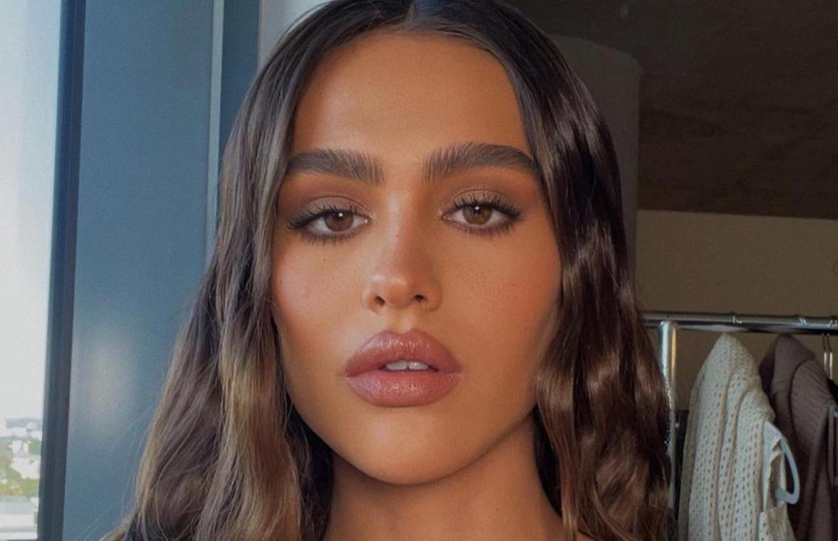 Model excuseert zich bij ouders voor doorzichtige jurk tijdens modeshow (foto)
