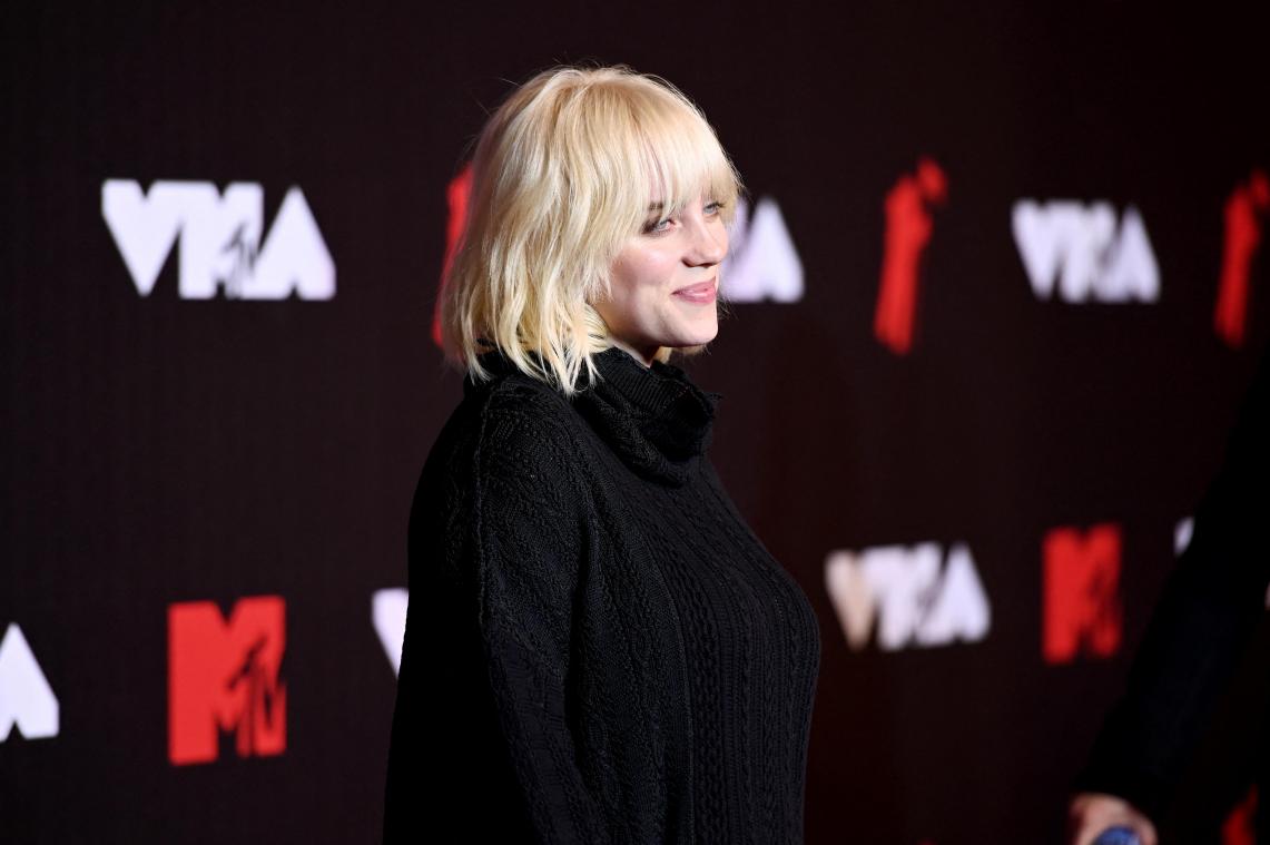 Dit is waarom Billie Eilish haar zwart-groene haar blond kleurde