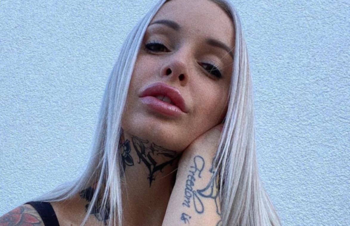 Pommeline woedend over strengere wetgeving rond tattoo-inkt: «Roken is ook kankerverwekkend»