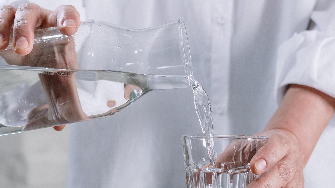 BIZAR. Gevangenisstraf voor dienstmeisje dat toiletwater aan familie serveerde