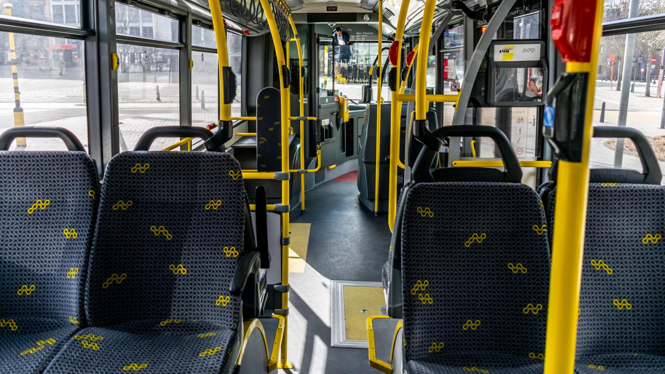 CORONAVIRUS. Geen extra autocars meer achter bussen van De Lijn
