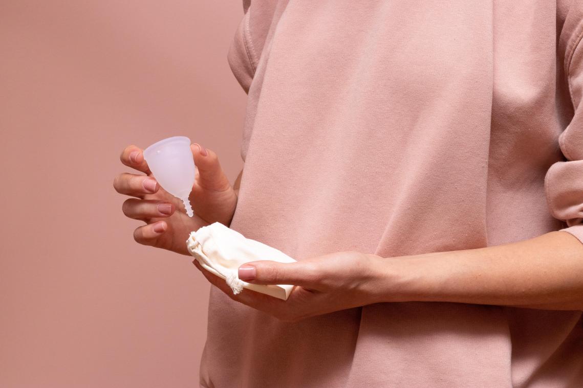 Ook menstrueren kan zero-waste: Dit zijn de duurzame alternatieven voor wegwerptampons