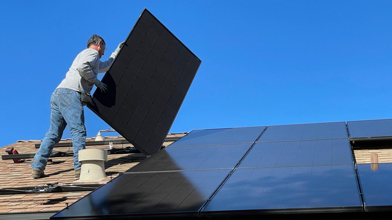 OH NEE. Zonnepanelen zouden de komende tijd weleens duurder kunnen worden