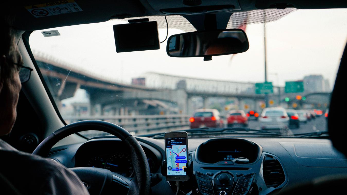 Honderden Uber-chauffeurs voeren toeterend actie in centrum Brussel