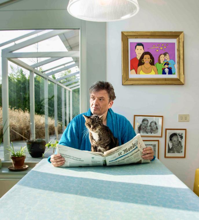 SOUNDCHECK. Bart Peeters los nieuwe plaat ‘De kat zat op de krant’: «De wereld is zo kleurrijk, je moet het alleen willen zien»