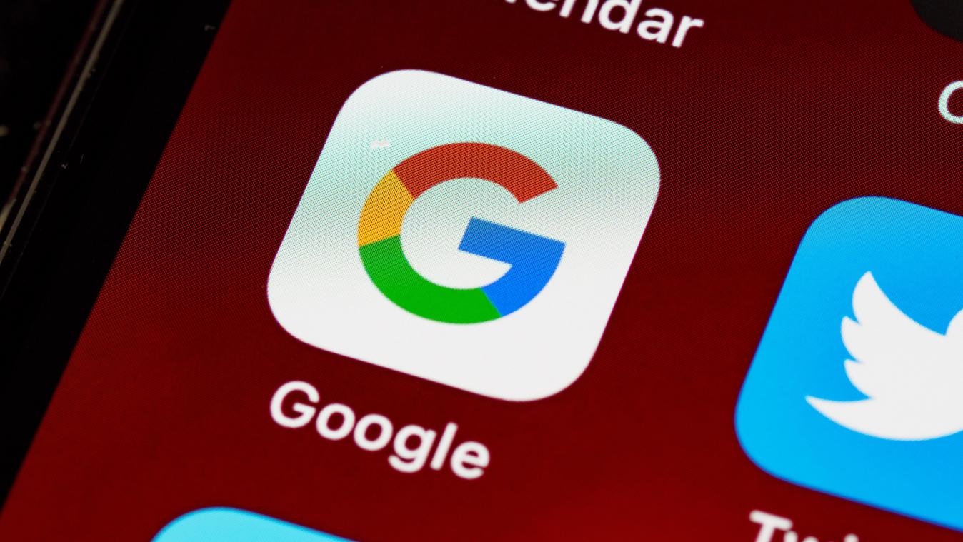 Deze komiek wordt de Vlaamse stem van Google Assistent