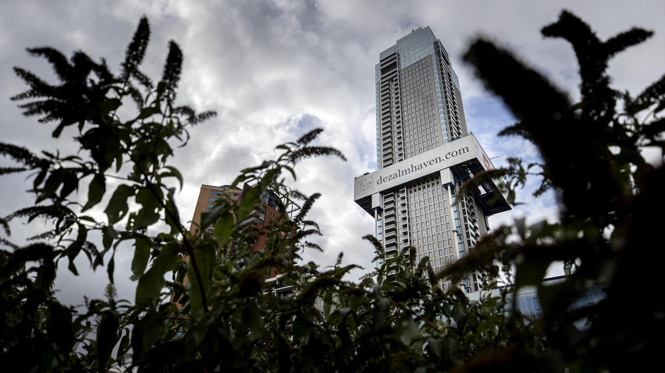 WOW. Woontoren in Rotterdam bereikt 215 meter, hoogste complex in Benelux