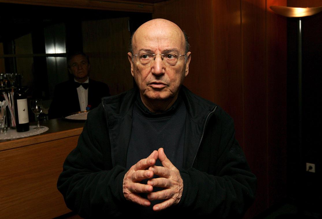 epa01629635 Award-winning Greek filmmaker Theo Angelopoulos appears at a press conference in Athens on 09 February 2009, to present his new film, entitled 'Dust of Time', the story of an American film director of Greek ancestry making a film of his parents' life. The film is set in Italy, Germany, Russia, Kazakhstan, Canada and the United States. The latest Angelopoulos film will be presented at the Berlin Film Festival.  EPA/ORESTIS PANAGIOTOU