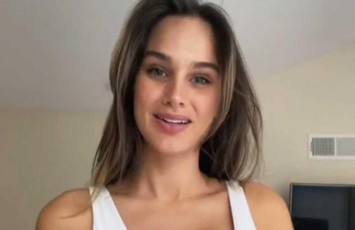 Influencer toont verschil in borstgrootte na borstvoeding langs één kant: «Is dit wel normaal?»