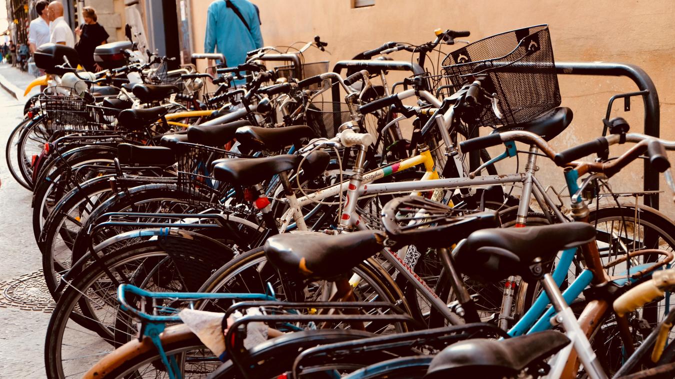 JOEPIE! Brussel gaat meer dan 150 parkeerplaatsen vervangen door fietsrekken