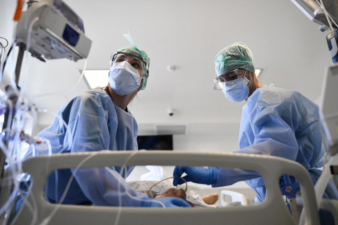 CORONACIJFERS. Ziekenhuisopnames stijgen met meer dan 50%