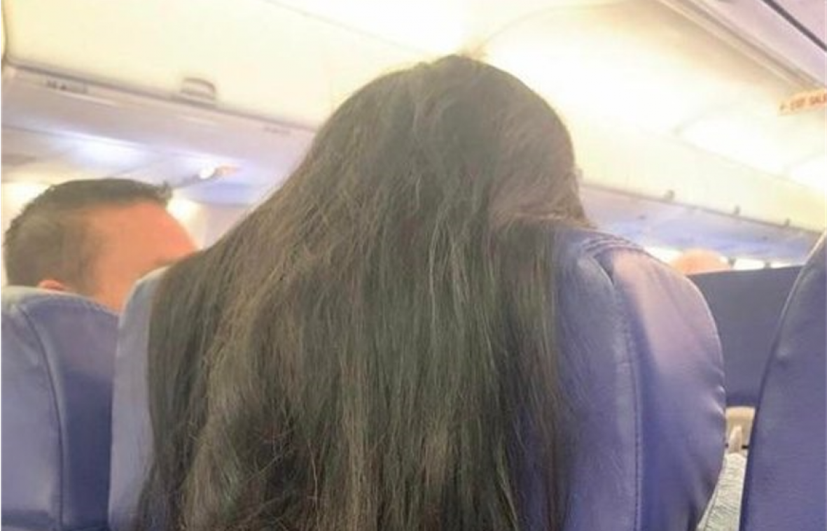 Vliegtuigpassagier gaat viraal door «onbeschofte» handeling: «Zou dit nooit bij iemand doen» (foto)
