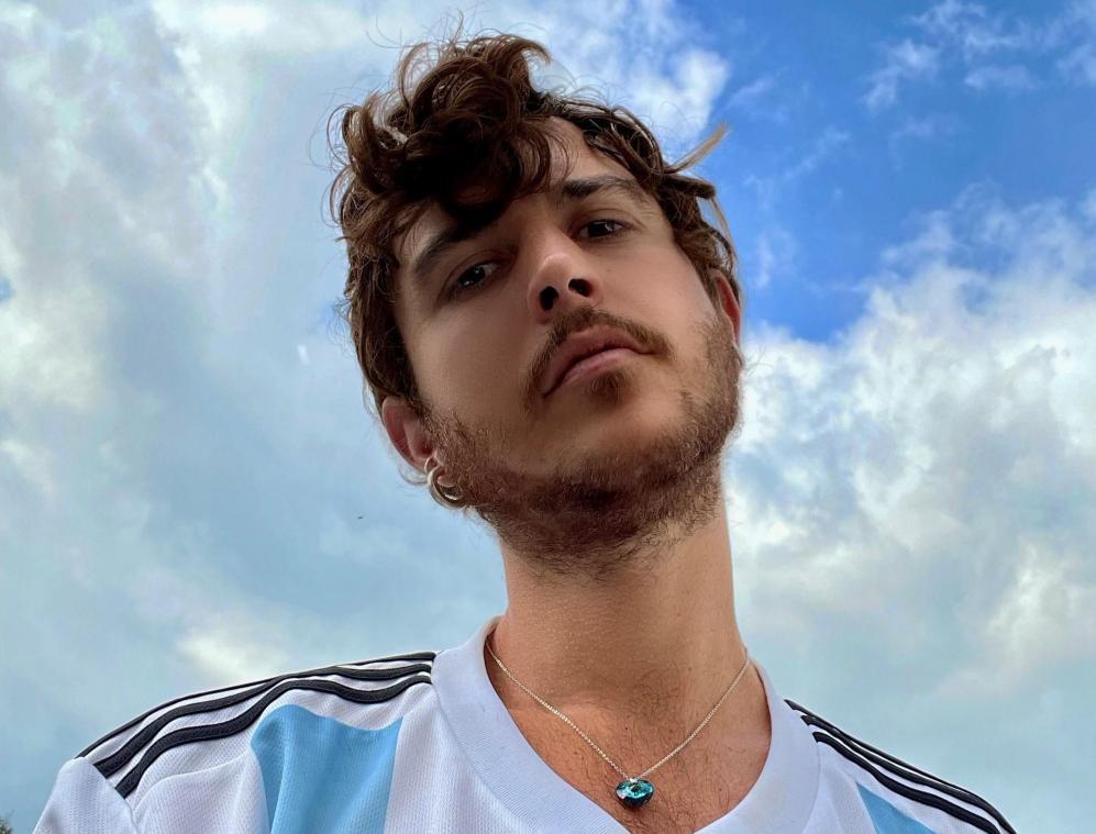 SOUNDCHECK. Oscar & the Wolf lost derde plaat: «Wanneer ik opsta, zie ik geen artiest in de spiegel»