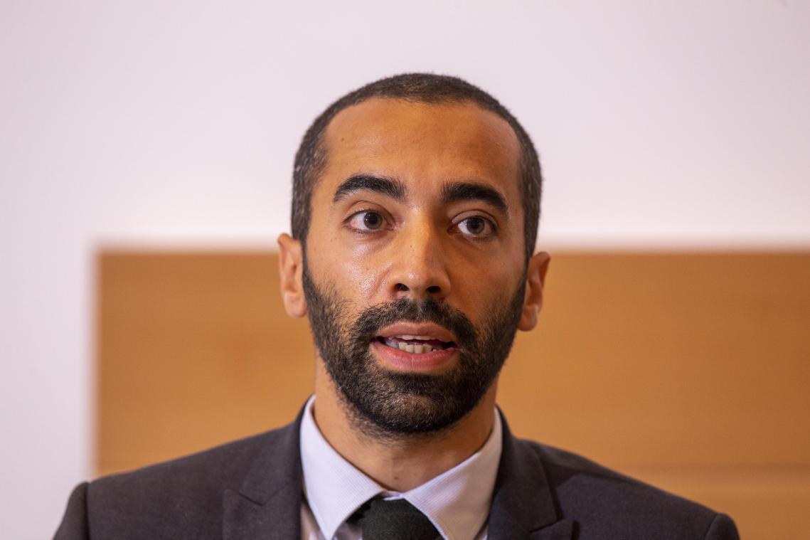 Hongerstakende sans-papiers beschuldigen Sammy Mahdi van «verraad zonder weerga»